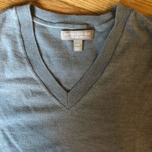 Banana Republic grey v-neck sweater